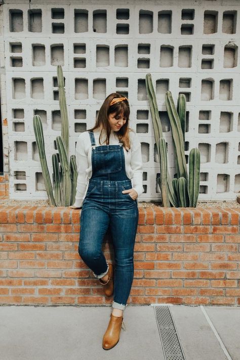 3 Simple Ways to Style Overalls this Fall – Advice from a Twenty Something #fashion #ootd Ways To Style Overalls, Fall Overalls, Overalls Fall, Style Overalls, Plus Size Fall Fashion, Fall Fashion Trends Women, Bohemian Mode, Transition Outfits, Wardrobe Inspiration