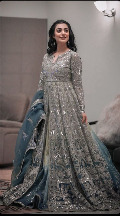 Bridal Dress Pakistani, Pakistani Bridal Dress, Dress Pakistani, Walima Dress, Shadi Dresses, Latest Bridal Dresses, Kurta Set For Women, Pakistani Wedding Outfits, Pakistani Fancy Dresses