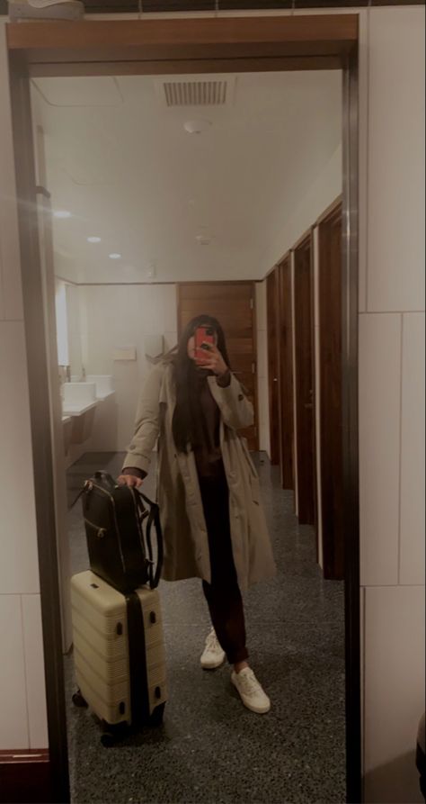 Airport Outfit | Airport Look | Airport fit | Airport Aesthetic | Trench Coat | Sweat pants | Desi Airport Look, Indian Airport Look, Airport Aesthetic Outfit, Aesthetic Trench Coat, Airport Fit, Outfit Airport, Airport Aesthetic, Airport Fits, Airport Look