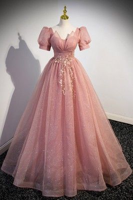 Ballgown Prom Dress, Lilac Prom Dresses, Tulle Ballgown, Dreamy Gowns, Pink Ball Gown, Long Gown Design, Classy Gowns, Unique Prom Dresses, Princess Ball Gowns