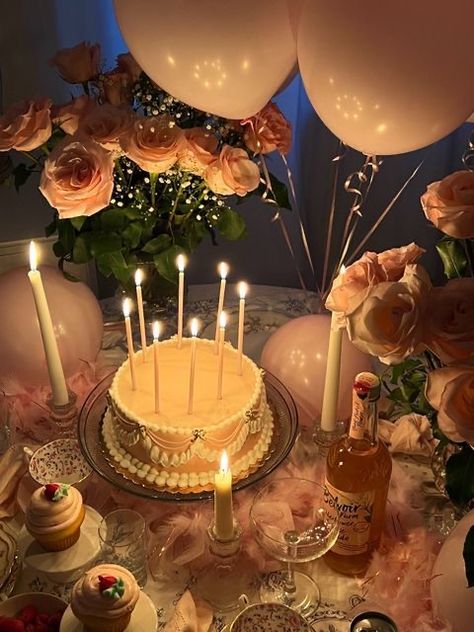 20th Birthday Color Scheme, 27 Birthday Decoration Ideas, Cozy Birthday Party Ideas, 21sr Birthday Ideas, Coquette Birthday Party Decorations, Simple Sweet 16 Party Ideas, Celebration Decoration Ideas, Birthday Set Up, Floral Birthday Decor