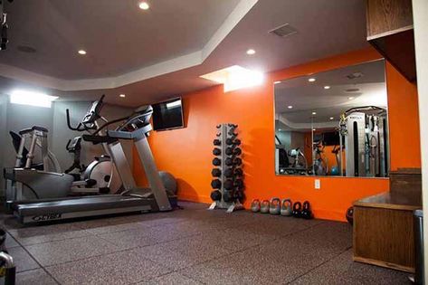 Home gym with orange walls Workout Room Colors, Home Gym Wall Color, Home Gym Paint Colors, Modern Home Gym, Home Gym Basement, Home Gym Ideas, Dream Home Gym, Home Gym Flooring, Home Gym Garage