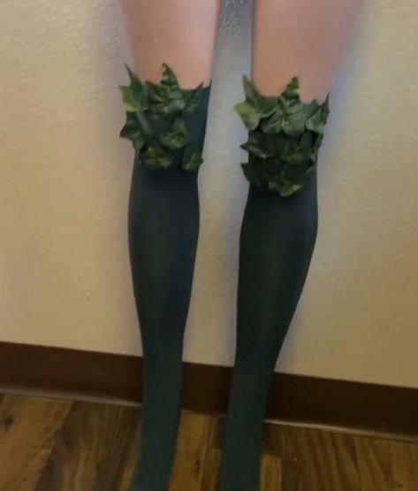 Batman Poison Ivy Costume, Plant Halloween Costumes, Poison Ivy Inspired Outfit, Poison Ivy Shoes, Poison Ivy Outfit, Mother Nature Costume Diy, Diy Poison Ivy Costume, Mother Nature Costume Halloween, Poison Ivy Costume Diy