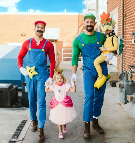 Unique Couples Halloween Costume Ideas, Partner Costumes, Angel Dress Up, Gay Costume, Couple Halloween Costume, Luigi Costume, Punny Halloween Costumes, Mario Y Luigi, Mario E Luigi