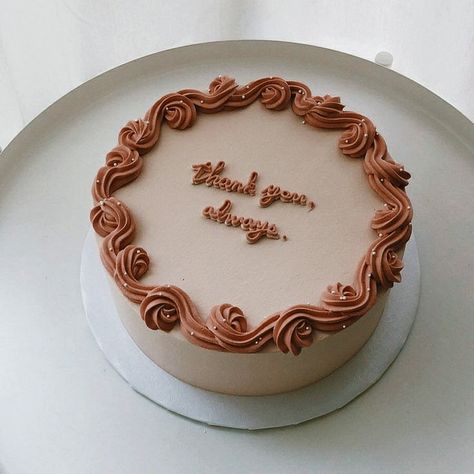 Minimalist Chocolate Cake Design, Brown And White Cake Design, Thank You Cake Ideas Design, Tan Birthday Cake, Brown Cake Ideas, Brown Cake Aesthetic, Brown Cake Design, Tan Cake, Brown Cake