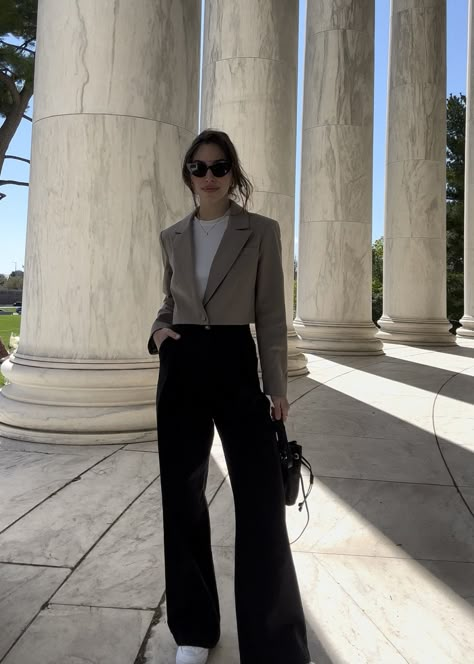 Business Casual Outfits Cropped Blazer, Style Crop Blazer, Crop Blazer With Dress, Suits For Women With Sneakers, Black Pants And Blazer Outfit, Cropped Blazer Outfit Work, Wide Leg Pants And Blazer Outfit, Styling Cropped Blazer, Cropped Suit Outfit