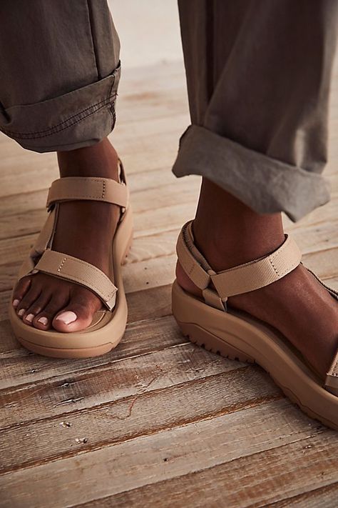 Platform Tevas, Teva Sandals Outfit, Safari Outfits, Free People Summer, Teva Sandals, Casual Shoes Outfit, Water Sandals, Sandals Outfit, Sport Sandals