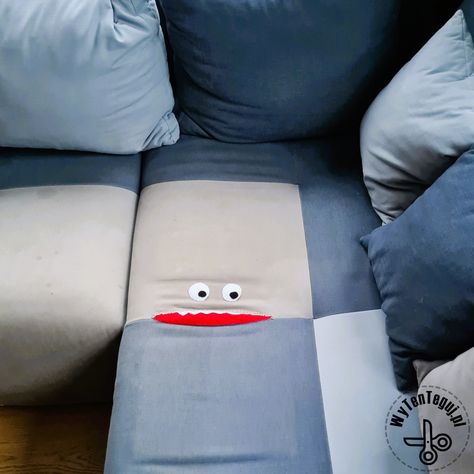 How to patch a couch with a monster patch Couch Monster, I Will Show You, Sewing Tutorials, Repair, Couch, Sewing, Home Decor, Home Décor