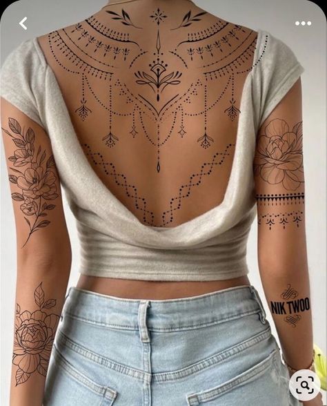 Boho Back Tattoo, Shoulder Ornamental Tattoo, Boho Tattoos For Women, Ornamental Shoulder Tattoo, Fine Line Back Tattoo, Ornamental Back Tattoo, Ornamental Tattoo Design, Ornament Tattoo, Chest Tattoo Drawings