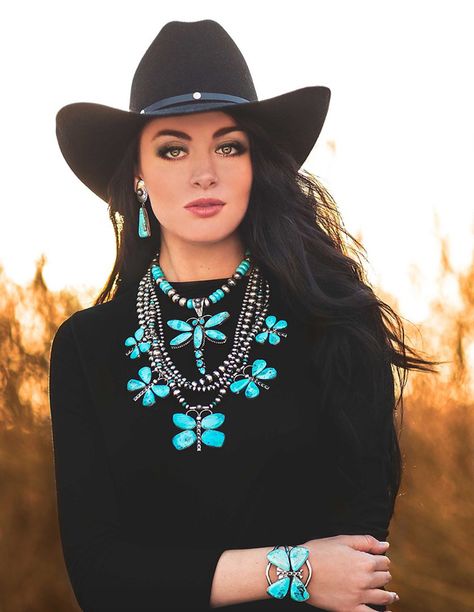 Cowgirl Statement Necklaces - COWGIRL Magazine Look Hippie Chic, Estilo Cowgirl, Moda Country, Wilde Westen, Looks Country, Boho Cowgirl, Jewerly Designs, Estilo Country, Turquoise Jewelry Native American