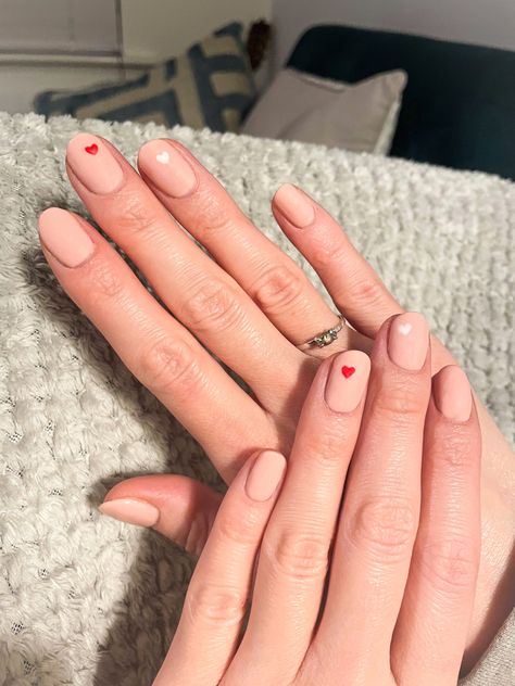 Valentine's Day nails. Light pink, small hearts Manicure Small Nails, Small Pink Heart Nails, Short Proposal Nails, Wedding Nails For Bride Heart, Small Heart Nail Art, Small Heart On Nails, Plain Valentines Day Nails, Nails Small Heart, Small Gel Nails