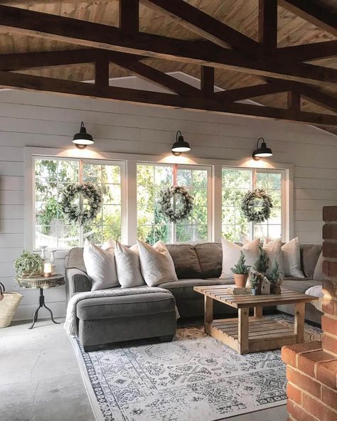 Rustic Farmhouse Interior, Cozy Farmhouse Living Room, Modern Farmhouse Living Room Decor, Farmhouse Living Room Decor Ideas, Rustic Farmhouse Living Room, Modern Farmhouse Living, Farmhouse Interior Design, Modern Farmhouse Living Room, Beautiful Farmhouse