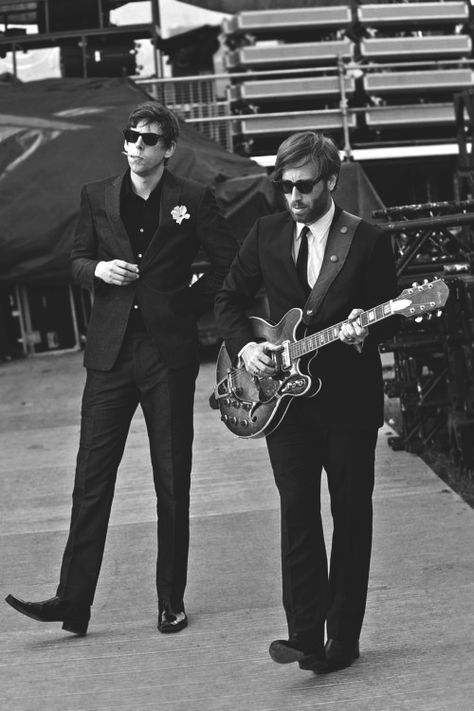 The Black Keys  2010. Dan Auerbach, Men In Suits, Maybelline Mascara, Website Marketing, Black Keys, Folk Rock, Pochette Album, Rock N’roll, I'm With The Band