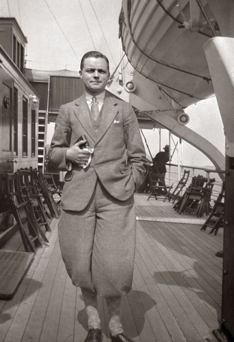 1930s Mens Fashion, Fashion 1920s, 1920s Men, Found Photos, 1930's Fashion, Plus Fours, 1920s Vintage, Athletic Body, Vintage Everyday