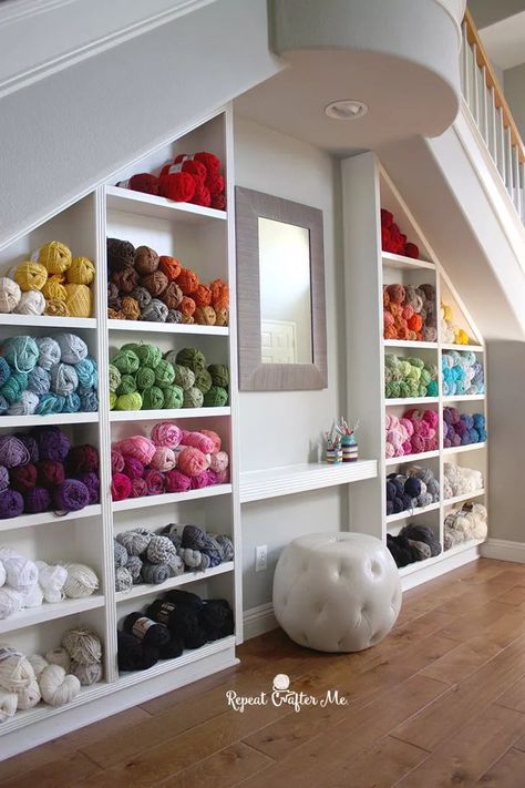 15 Clever Yarn Storage Ideas Yarn Storage Solutions, Knitting Organization, Knitting Room, Craft Spaces, Yarn Organization, Dream Craft Room, Craft Room Design, Yarn Storage, Ideas Para Organizar