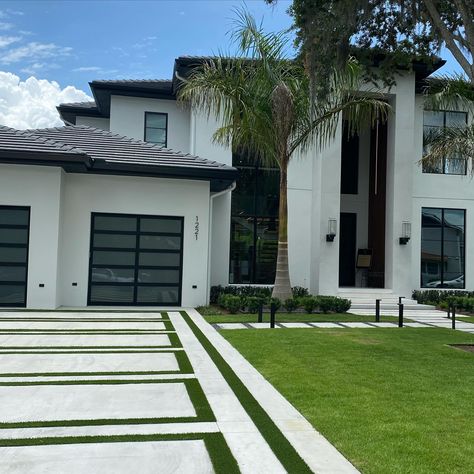 New home on the market ✨ rare opportunity in Winter Park, FL ✨ Take the tour ⭐️📸 @homesbythesun . . . #floridahomes #hometours #modern #realestate #orlando 1 Story Mansion, Luxury House Exterior, Dream Decorations, Orlando Homes, Luxury Homes Exterior, House Florida, Luxury Houses Mansions, Future Vision, Dream Life House