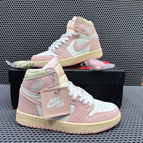 Jordan Rosas, Trending Trainers, Jordan Rosa, Jordan 1 Pink, Pretty Sneakers, Jordan Shoes Retro, All Nike Shoes, Costume Shoes, Cute Nike Shoes