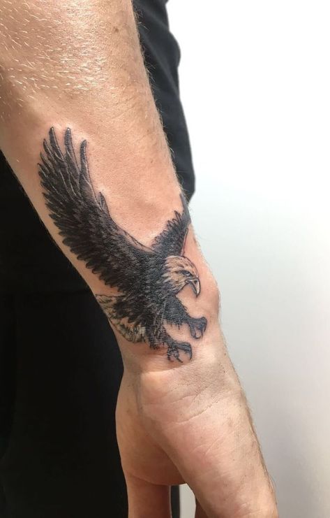 Bottom Forearm Tattoo, Eagle Tattoo Forearm, Eagle Tattoo Arm, Eagles Tattoo, Small Eagle Tattoo, Tattoo Eagle, Hirsch Tattoo, Tato Dengan Makna, Tatuagem Masculina Pequena