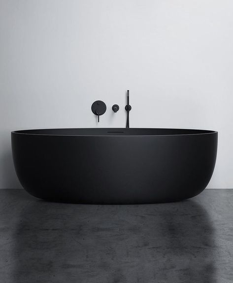 A matt black bathtub - 9GAG Black Bathtub, Luxurious Bathtubs, Matte Black Bathroom, Bathtub Design, Black Bath, Bathroom Design Luxury, Forest House, Bath Tub, Bathtubs