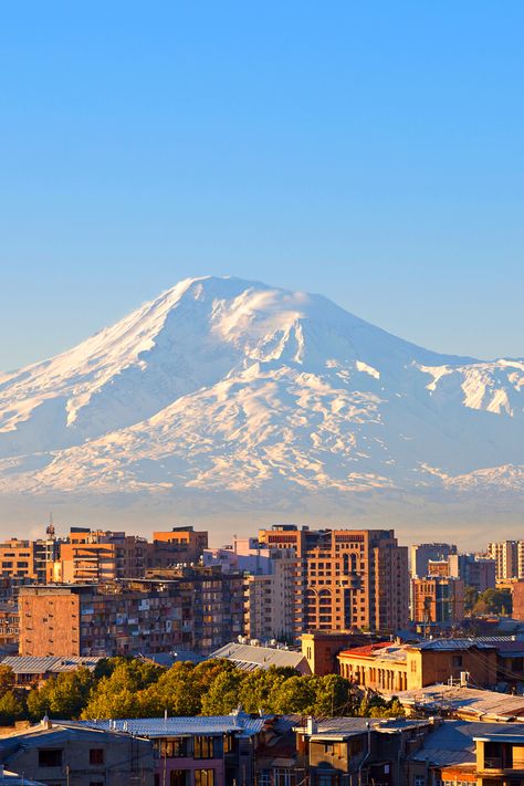 10 must-see places in Yerevan, the Pink City of the Caucasus Armenia Travel, Beautiful Parks, Yerevan Armenia, Visit Places, Pink City, Armenia, Hidden Gems, All The Best, The Pink