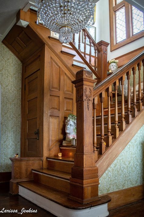 Historic Staircase, Wooden Staircase Railing, Craftsman Staircase, Victorian Stairs, Victorian Staircase, Staircase Landing, Wooden Staircase, Handrail Design, Victorian Interiors