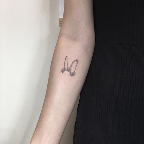 Down The Rabbit Hole Tattoo, Rabbit Hole Tattoo, Hole Tattoo, Hole Drawing, Bunny Tattoo, Tattoo Mini, Bunny Tattoos, Use Me, Rabbit Ears