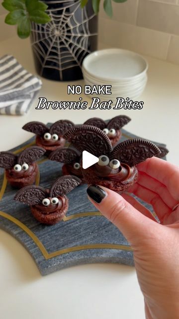 Amanda Hernandez on Instagram: "Easy and festive Halloween treat 🦇

Next time you’re at Target pick up these four items and make these fun brownie bat bites! 

I love the Favorite Day line from Target, the baked goods are always so yummy… and these brownie bites topped with chocolate frosting - delicious! 

Using this @pillsbury ready to use frosting bag makes it so quick to put this fun treat together. 

Then just twist open your Oreos, cut them in half (I scrapped the frosting off them also) and stick them into the frosting to look like bat wings 🦇 

Finish it off with eyeball sprinkles and you have the cutest brownie bat bites for spooky season! 

These would be perfect for hosting or to take to your next Halloween event ✨ 

#easydessert #nobakedessert #halloweentreats #halloweendesse Eyeball Sprinkles, Bat Treats, Oreo Bats, Bat Cookies, Halloween Brownie, Brownie Treats, Halloween Brownies, Creative Halloween Decorations, Candy Treats