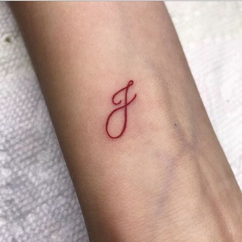 J Tattoo, Stile Blair Waldorf, Support Letter, Cursive Tattoos, Red Ink Tattoos, Anchor Tattoo, Rosen Tattoo, Initial Tattoo, Tatuaje A Color