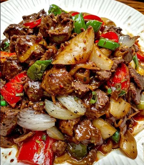 Pepper Steak with Bell Peppers and Onion Pork Chop With Peppers And Onions, Beef And Peppers Stir Fry Easy Recipes, Pepper Steak And Rice Recipes, Meals With Fries, Budget Meals For Two, Pepper Steak Recipe Easy, Beef Pickle, Steak Recipes For Dinner, Stovetop Meals