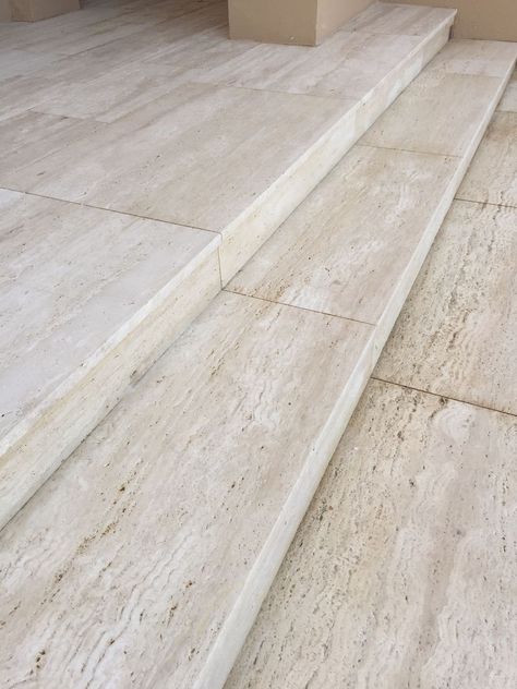 Travertine Marble Floor, Modern Travertine Floors, Travertine Floor Pattern, Travertine Exterior House, Travertine Floors Outdoor, Travertine Porch, Travertino Floor, Travertine Exterior, Travertine Staircase