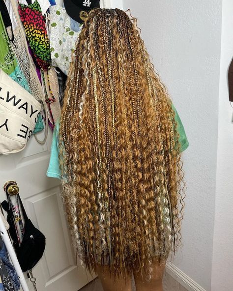 Bohemian Knotless Braids Brown And Blonde, Brown And Blonde Braids With Curls, Honey Blonde Goddess Braids, Brown Knotless Braids, Brown Knotless, Boho Braids Hairstyles, Knotless Braids Hairstyles, Boho Braided Hairstyles, Braids Styling