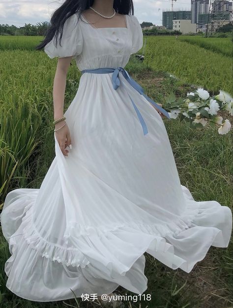 Romantic French Outfit, Victorian Dress Casual, Old Fashion Dresses Vintage Classy, Fairytale Aesthetic Outfits, Princesscore Outfits, Causal Dress Outfits, Princesscore Dress, Gaun Abad Pertengahan, Old Dress