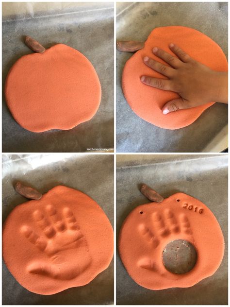 Pumpkin handprint activity for kids and keepsake Pumpkin Handprint, Halloweenpyssel Barn, Handprint Activity, Høstaktiviteter For Barn, Make Salt Dough, Handprint Keepsake, Photo Halloween, Halloween Crafts For Toddlers, October Crafts