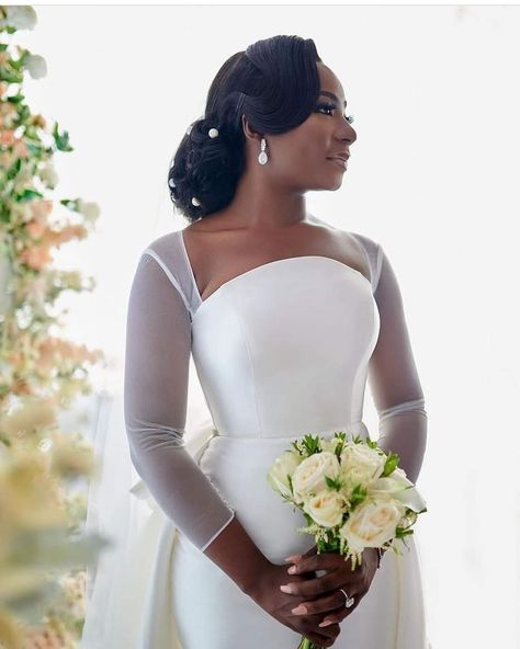 Civil Wedding Dresses Courts, Bridal Gown Simple, Gown Simple, Africa Wedding, Simple Wedding Gowns, Civil Wedding Dresses, Classy Wedding Dress, Detachable Train, Stylish Wedding Dresses