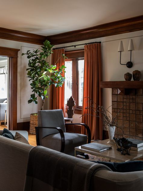 Martha Mulholland, American Craftsman House, Craftsman Living Room, Damsel In Dior, Los Angeles Interior Design, Craftsman Interior, Old Fireplace, American Interior, Classic Interior Design