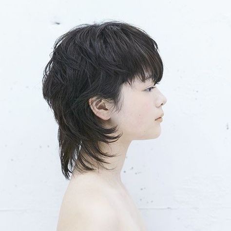 Unisex Mullet Hair, Unisex Haircuts Medium, Mullet Haircut Korean, Asian Mullet Hairstyle Women, Unisex Hairstyles, Unisex Haircuts, Mullet Short, Short Hair Tomboy, Asian Haircut