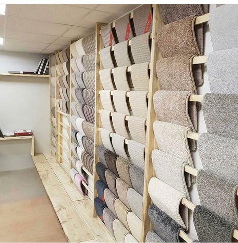 Carpet Store Showroom, Rug Storage Ideas, Rak Hijab, Carpet Store Design, Rug Display, Carpet Display, Fashion Store Design, Furniture Store Design, Carpet Store