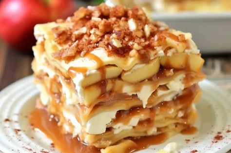 Apple Pie Lasagna Pumpkin Toffee, Refrigerator Desserts, Thanksgiving Recipes Dessert, Recipes Dessert Easy, Fall Sweets, Icebox Cakes, Awesome Desserts, Toffee Chips, Super Easy Desserts