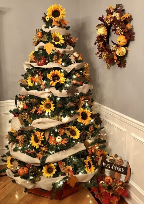 Sunflower Christmas Tree, Fall Christmas Tree, Sunflower Christmas, Green Christmas Tree Decorations, Thanksgiving Tree, Burlap Christmas Tree, Summer Christmas, Traditional Christmas Tree, Burlap Christmas