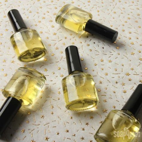 Nourishing Nail Oil Recipe Nail Growth Diy, Soap Queen, Nail Care Tips, Nail Oil, Nail Growth, Beauty Remedies, Homemade Bath Products, Cuticle Oil, Vitamin E Oil