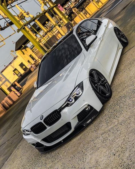 Car Aesthetic Bmw, Old Bmw Cars, Bmw Car Aesthetic, Bmw I8 Black, Bmw White, E60 Bmw, Carros Bmw, Bmw 320d, Dream Cars Bmw