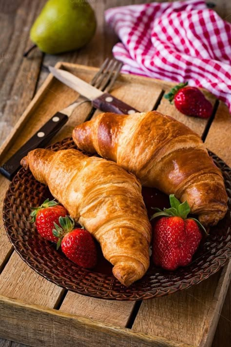 Good Morning Breakfast, Food Photography Tips, Deilig Mat, Iftar, Photographing Food, Cafe Food, Food Cravings, Cute Food, Croissant