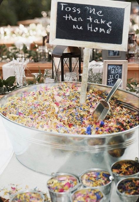 Hiasan Perkahwinan, Wedding Bucket, Wedding Toss, Flower Confetti, House Farm, Confetti Wedding, Wedding Exits, Boda Mexicana, Sustainable Wedding