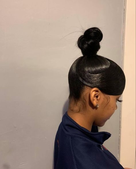 Bun With Swoop Natural Hair, Swoop Pony, Knotless Braid Ideas, Bun With Swoop, Hairstyle Knotless Braids, Knotless Braids Ideas, Swoop Ponytail, Traditional Braids, Sleek Braided Ponytail