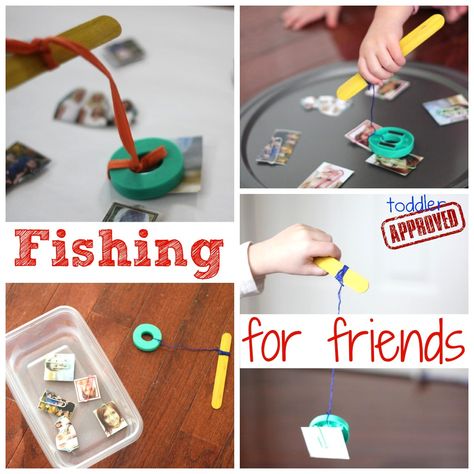 Friendship Activities Preschool, Homemade Games, Preschool Friendship, Esl Preschool, Friendship Lessons, Tongue Depressor, Friendship Theme, Quiet Games, Friendship Activities