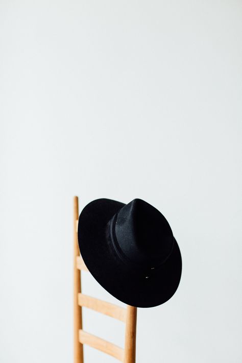 Hat Photography Ideas Product, Hat Product Photography Ideas, Hat Flatlay, Hat Product Photography, Merch Photoshoot, Hat Photoshoot, Hat Boutique, Janessa Leone Hat, Hat Photography