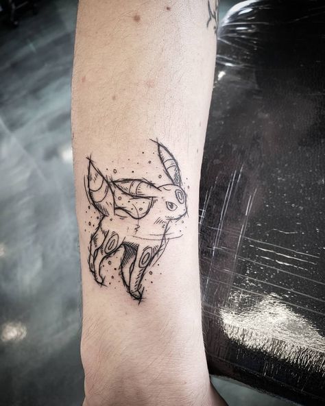 Umbreon Tattoo Design, Pokemon Friendship Tattoo, Umbreon Tattoo Ideas, Growlithe Tattoo, Mimikyu Tattoo, Dnd Tattoo Ideas, Umbreon Tattoo, Tattoos Pokemon, Pokemon Tattoo Ideas