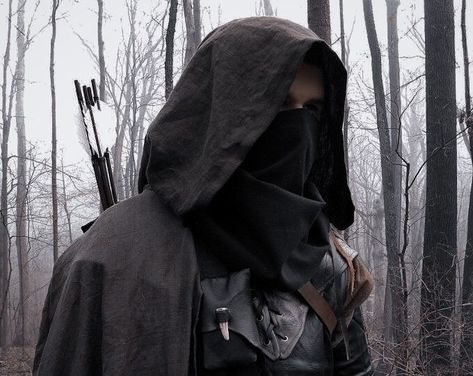 Assasin Aesthetic Male, Assasin Aesthetic Medieval, Thief Aesthetic Medieval, Treasure Hunter Aesthetic Outfit, Medieval Assassin Aesthetic Men, Dunedain Ranger Aesthetic, Fantasy Thief Aesthetic, Dnd Ranger Aesthetic, Huntsman Aesthetic