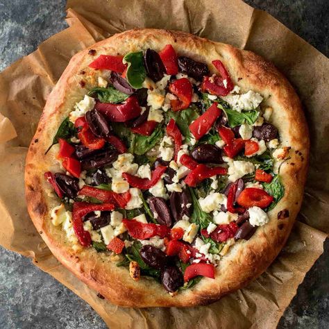 Greek Pizza is topped with feta, spinach, and olives for a colorful vegetarian meal with Mediterranean inspiration. A fun way to mix up pizza night! Greek Pizza Recipe, Pizza With Spinach, Feta And Olives, Feta Pizza, Gluten Free Pizza Recipes, Olive Pizza, Salad Appetizer Cups, Greek Pizza, Pizza Sauce Recipe