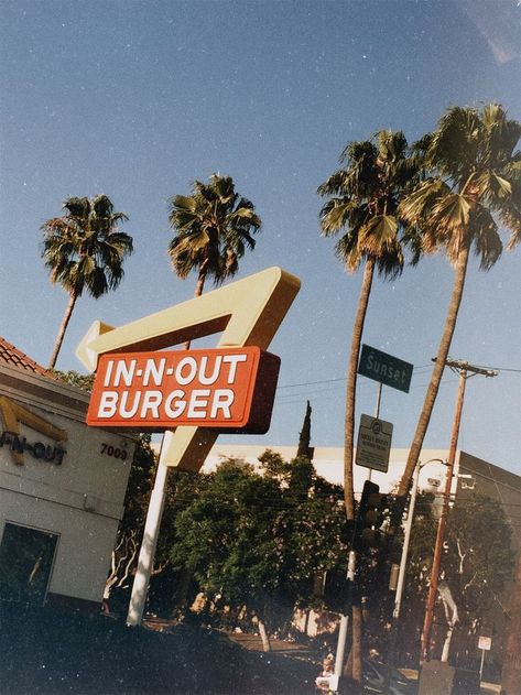 retro, aesthetic, in n out, california Logo Del America, Collage Mural, In-n-out Burger, Bedroom Wall Collage, California Vibe, 80s Aesthetic, Picture Collage Wall, Retro Photo, Foto Vintage